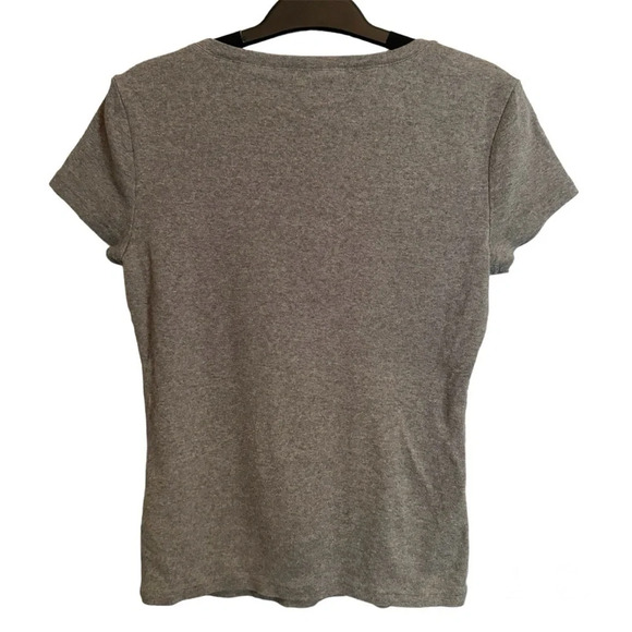 Tommy Hilfiger Women's Short Sleeve V-Neck T Shirt Size Medium Gray Preppy Y2K - Picture 2 of 10